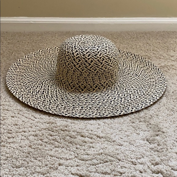 packable floppy beach hat